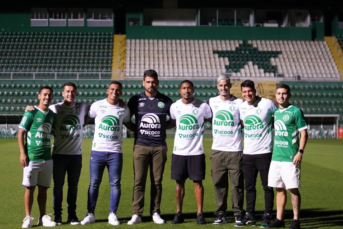 OFICIALMENTE APRESENTADOS! 🇳🇬 Na noite deste segunda-feira (08), os atletas contratados para reforçar o Verdão na Série B do Campeonato Brasileiro foram oficialmente apresentados - durante encontro realizado com a diretoria, o departamento de futebol, os conselheiros do clube e…