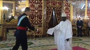 📸 CULTURE ET TRADITIONS 📸

Le roi d'Espagne Felipe VI a reçu en audience le nouvel ambassadeur algérien venu lui présenter, selon la coutume diplomatique, ses lettres de créances.
Il est d'usage protocolaire que les nouvels ambassadeurs ainsi reçu revêtent leur costume…