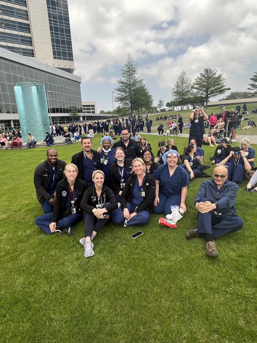 UTSWVascular's tweet image. Maybe one of the few times we don’t mind a long turnover #vascularsurgery #TotalEclipse #vascsurg