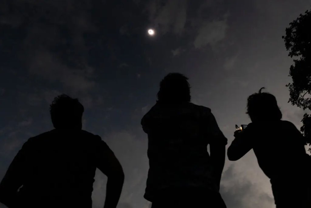 & Enjoy the photo gallery of the #SolarEclipse2024 by so many talent photographers!!! (Eddie Gaspar, Maria Crane, Eli Hartman, Kaylee Greenlee Beal, and Mark Felix) via @TexasTribune