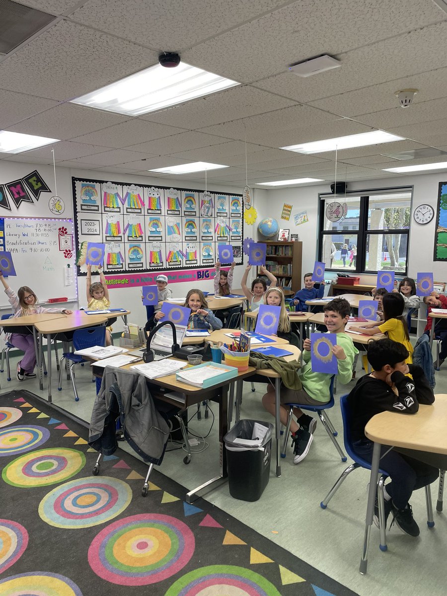 Mrs. Debolt’s 1st/2nd grade class made their own versions of the solar eclipse. Solar eclipse chalk art pictures! 🌕🌖🌗🌘🌑🌒🌓🌔@LVUSD @WillowWildcats