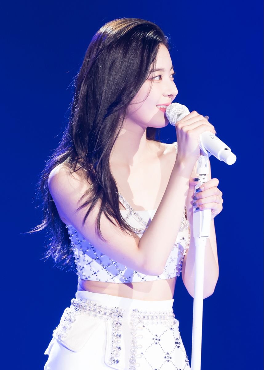 chojisul's tweet photo. Can’t wait to see lia again on stage and hear her honey voice https://t.co/h8rUr8iDTw