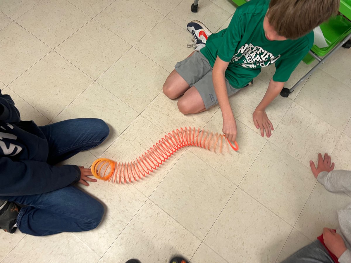 MsFearrington's tweet photo. Today in science we learned how light waves move using slinkies! How many different types of light waves can you name? https://t.co/yvT19QAYxd