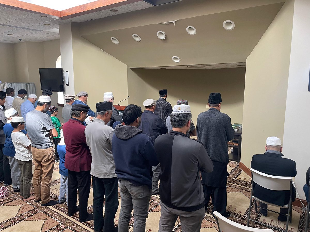 #Muslimyouth gathered at the Mosque 🕌 today to offer salatul kusuf (solar eclipse prayer). #EclipseSolar