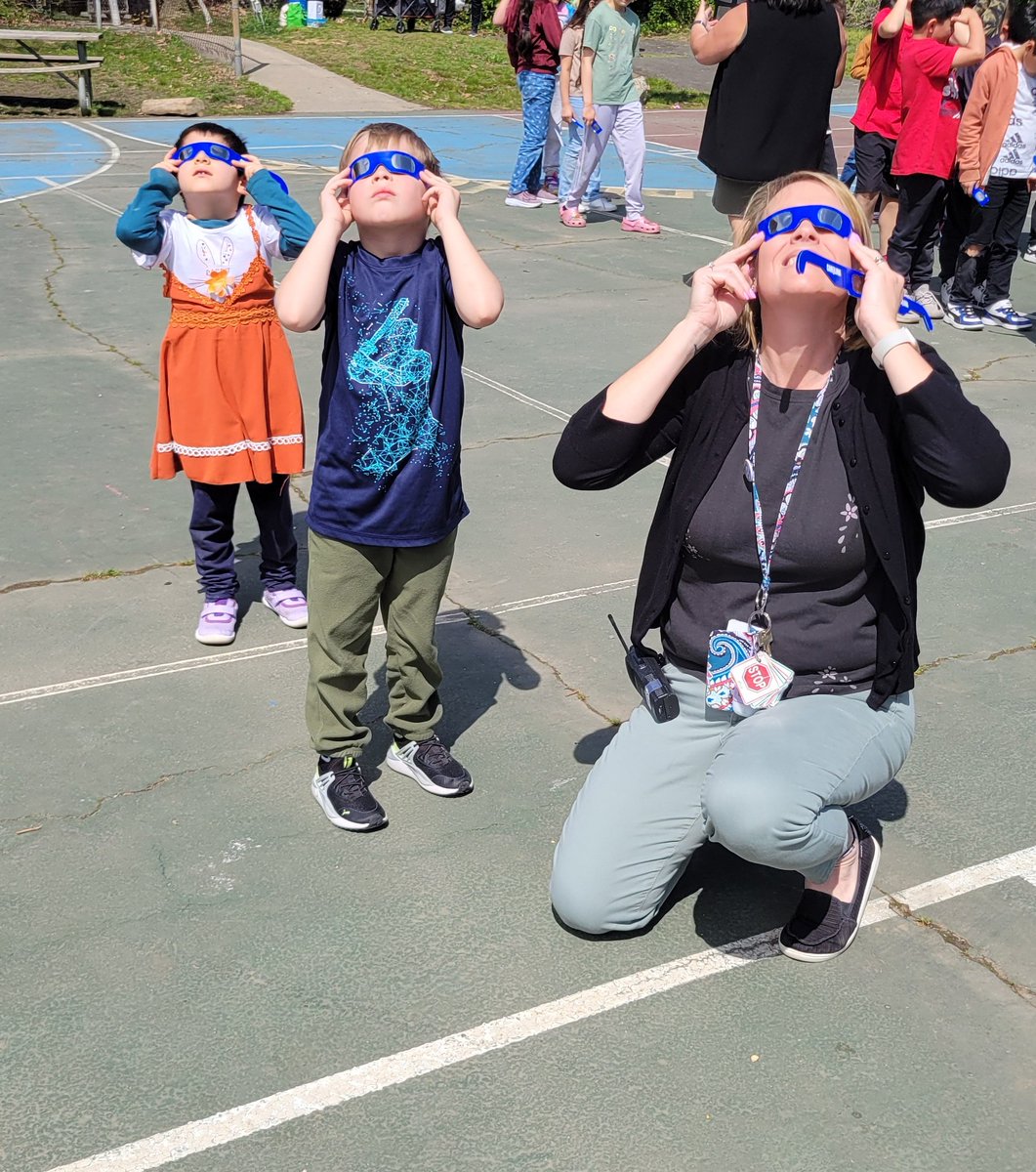 JohnAdamsElem's tweet image. It was such a cool experience to watch part of the solar eclipse as a school. #BeEager #EagerEagles #SolarEclipse2024 @ACPSk12