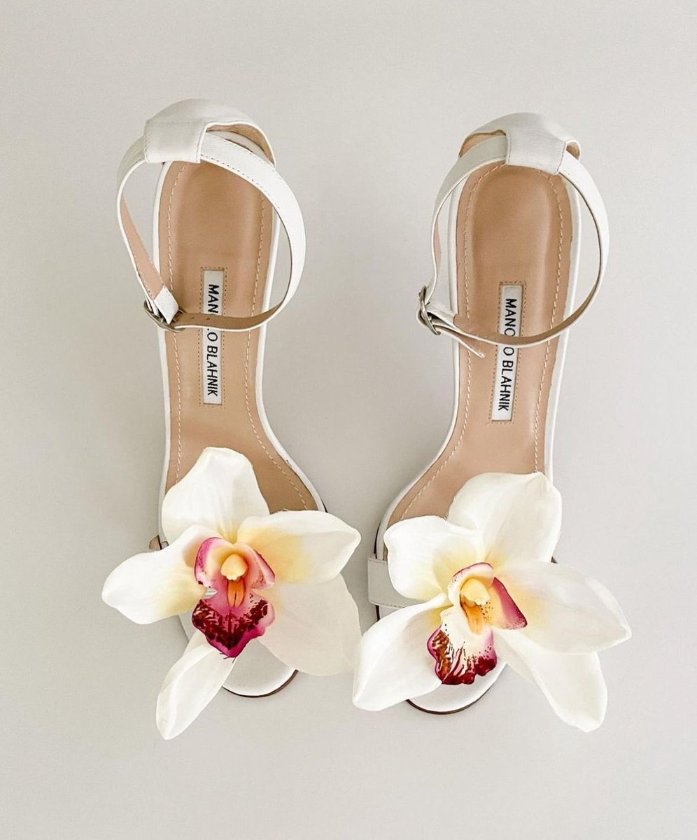 badestoutfit's tweet image. manolo blahnik flowers heels