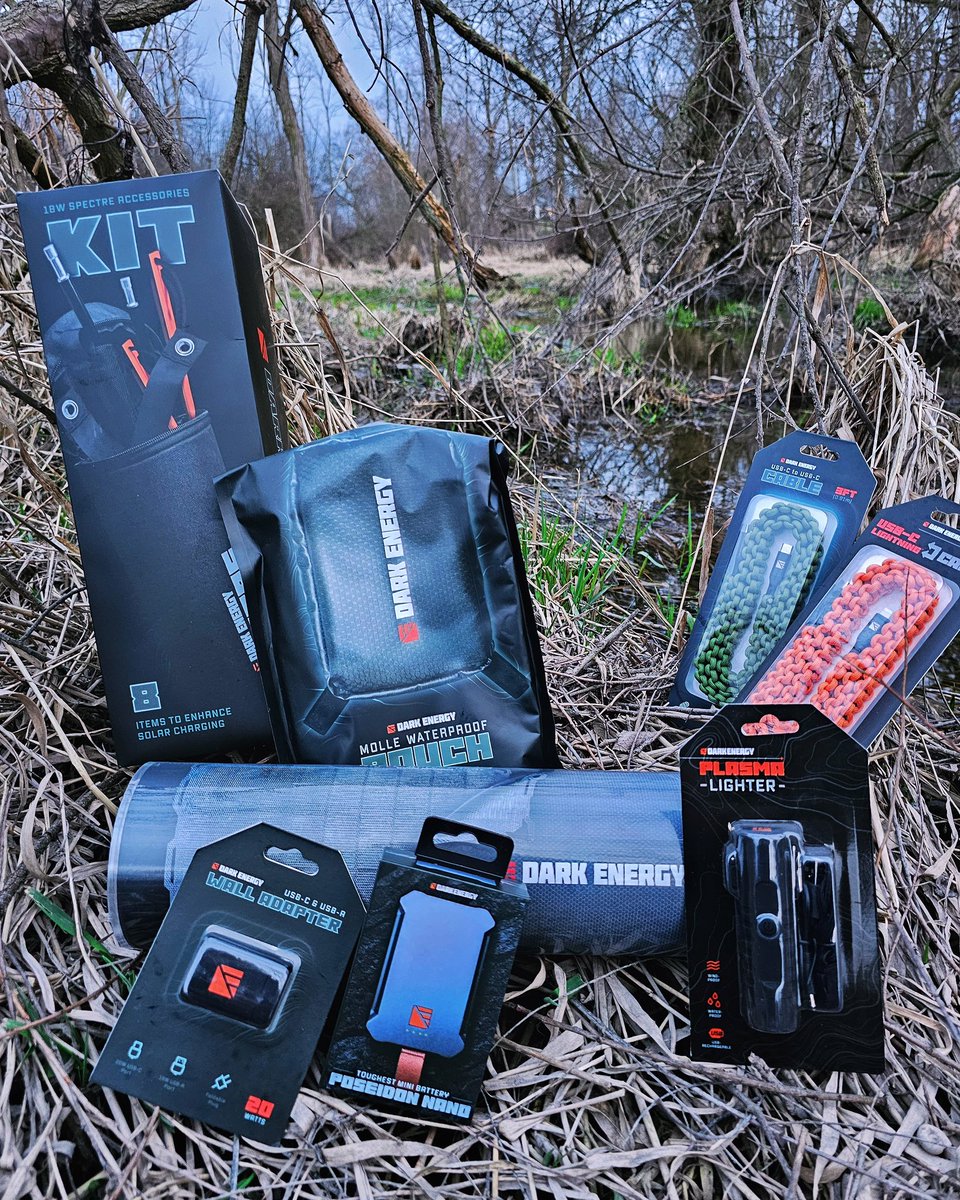 Fully prepared for backcountry power⚡️ @darkenergytech 

📸 Heather Sellon
#fallobsessed #fallobsession #darkenergy #mobilepower #solarpower #backcountry #outdoorgear #gearreview