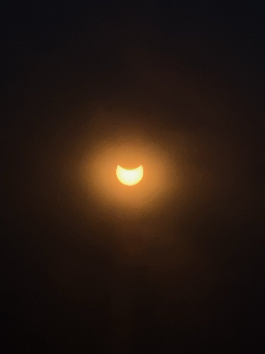 chb82022's tweet photo. @vsco It’ll be many moons until we see this again 🌙 #EclipseSolar2024 #SolarEclipse2024 #VSCO 

Check out my VSCO PAGE
https://t.co/cd5yriSlfn https://t.co/AoBguCKgYI
