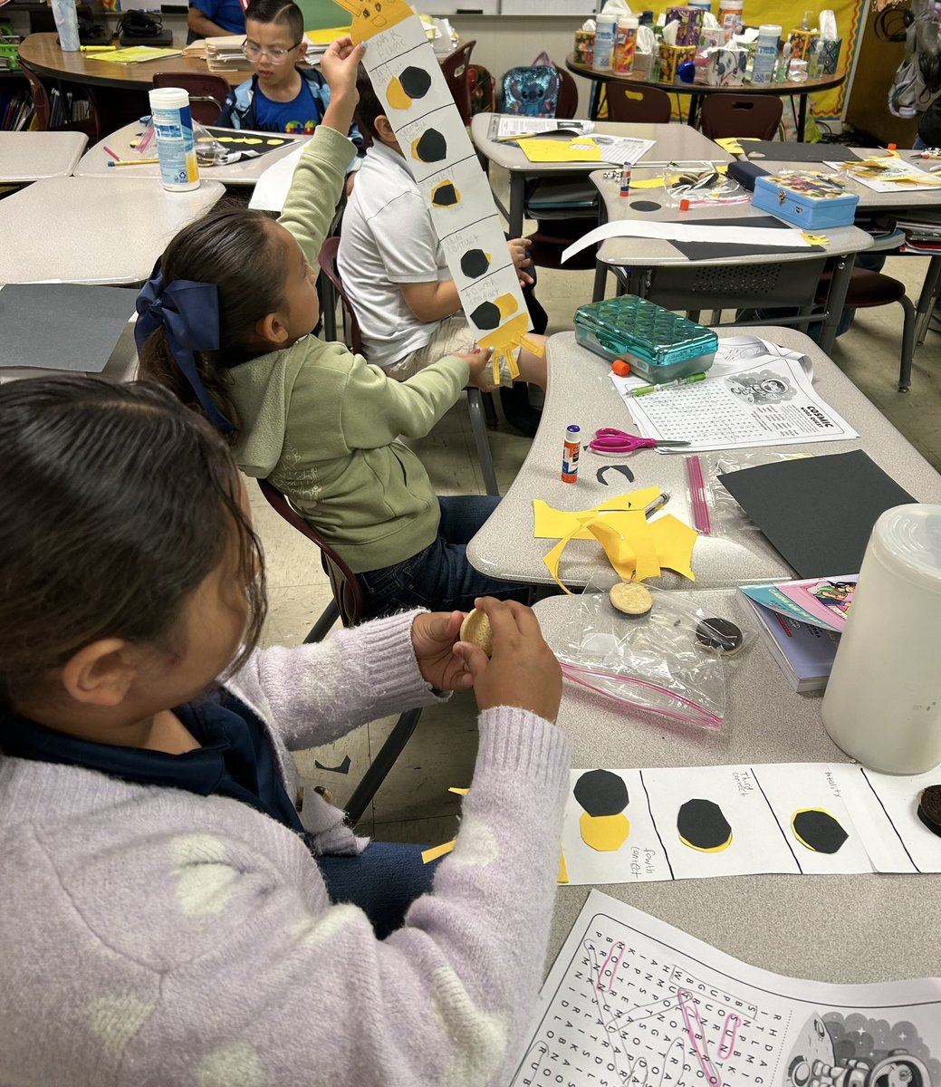 elvia guerra (@eguerra111) on Twitter photo Solar Eclipse π fun in 2nd grade ! Snacks, cookies and moon pies, oh my! My students had a wonderful day learning about the different stages of a solar eclipse while watching it live. <a href="/LRE_Wranglers/">Lopez Riggins</a> Solar Eclipse π fun in 2nd grade ! Snacks, cookies and moon pies, oh my! My students had a wonderful day learning about the different stages of a solar eclipse while watching it live. <a href="/LRE_Wranglers/">Lopez Riggins</a>