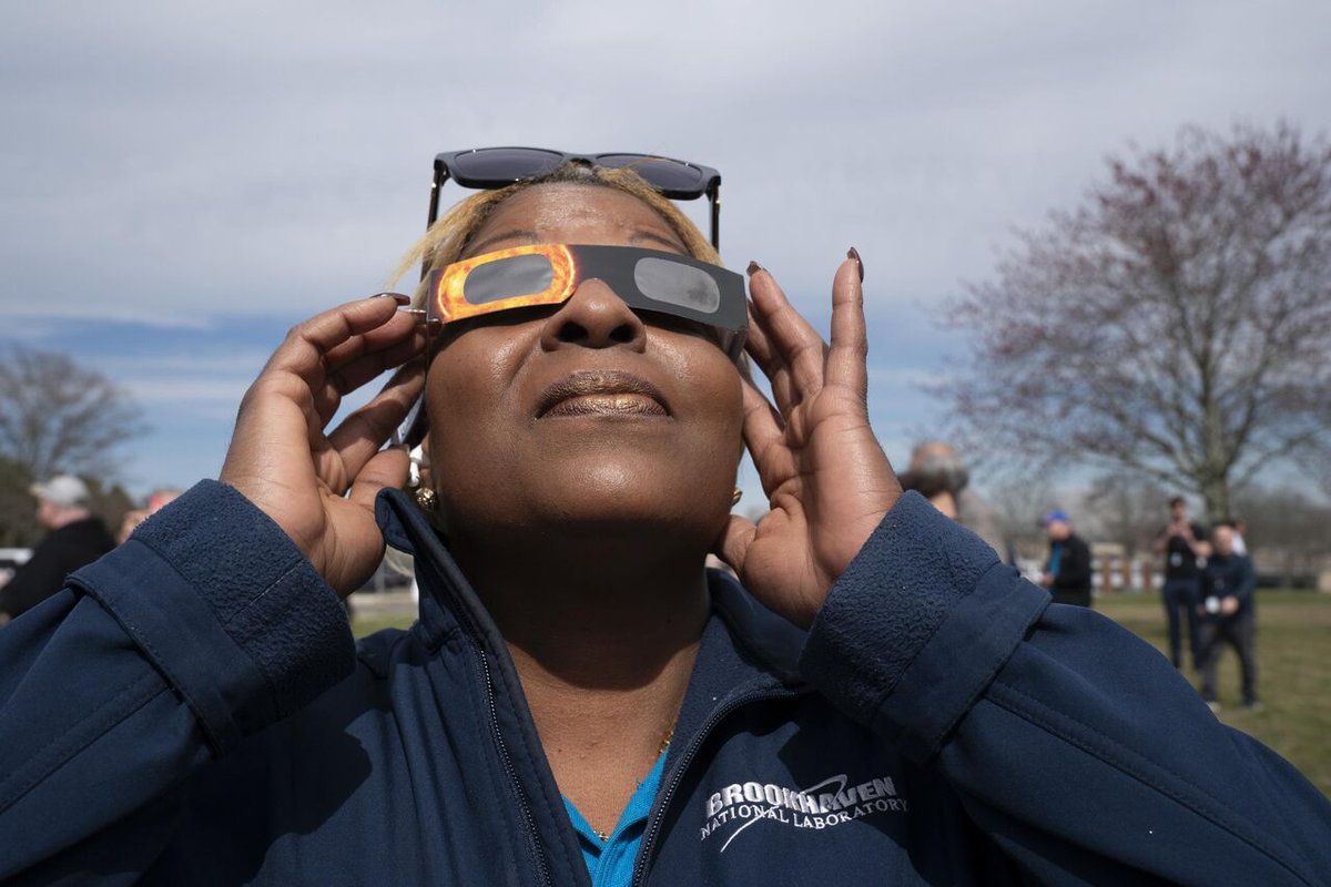 More than 1,100 members of the Lab community gathered in Brookhaven Square today to watch the solar #eclipse with our special guest, @SecGranholm. It was a special afternoon here in Upton, NY, where we experienced 90.4% totality!