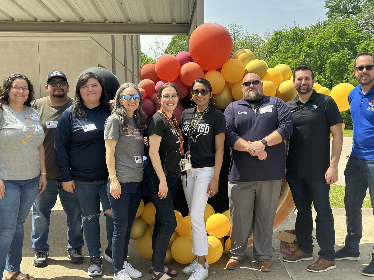 Shout out to the best team in Plano-the <a href="/ArmstrongMS4/">ArmstrongMS</a> family! Our #Eclipse2024 Viewing Party was a blast thanks to our Science Dept Head, Selena Herrera, our PTA volunteers, and of course our awesome staff and students!
#LevelUpPlanoISD
