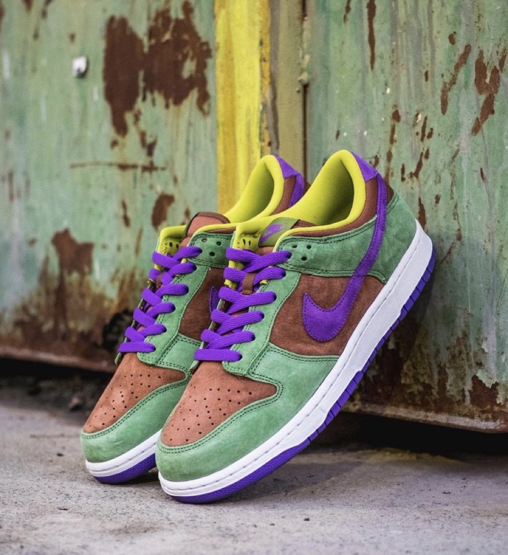 SNKR_TWITR tweet media