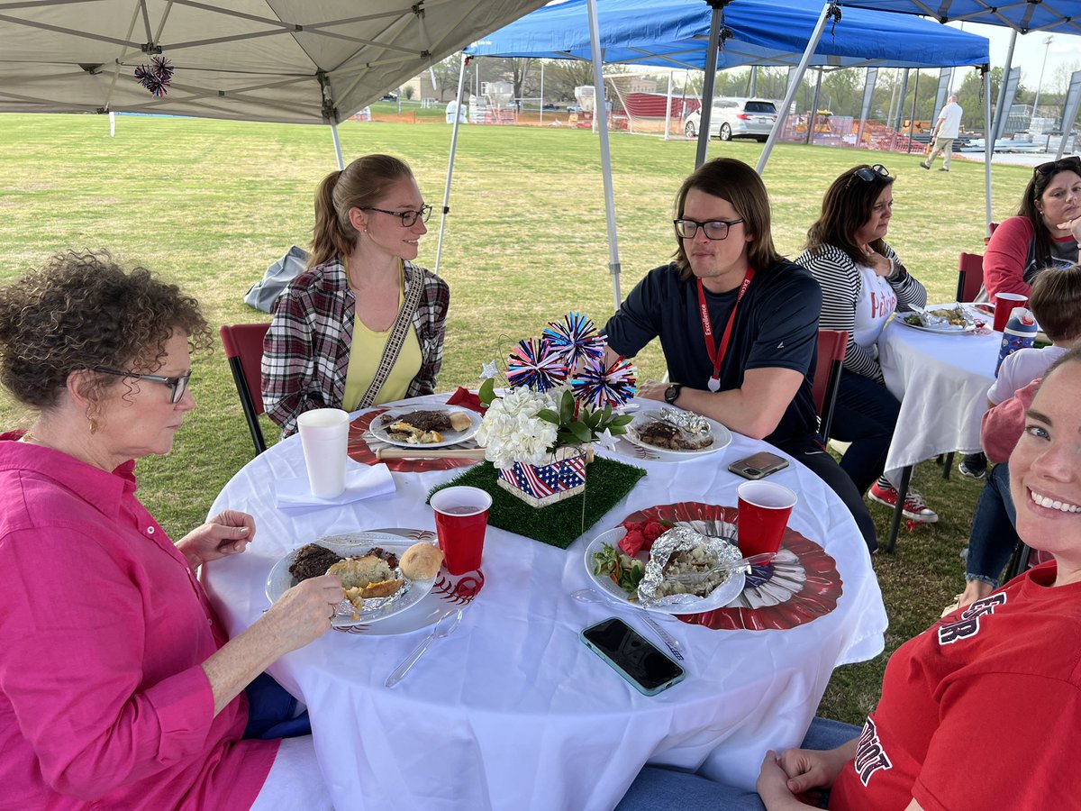 leahrwatkins's tweet photo. Thank you @HCHSPatriotBas1 for a great evening! Great food, great baseball, and fine young people! Thank you for celebrating educators! ❤️#excellenceinHC https://t.co/zBU1HvBWRg