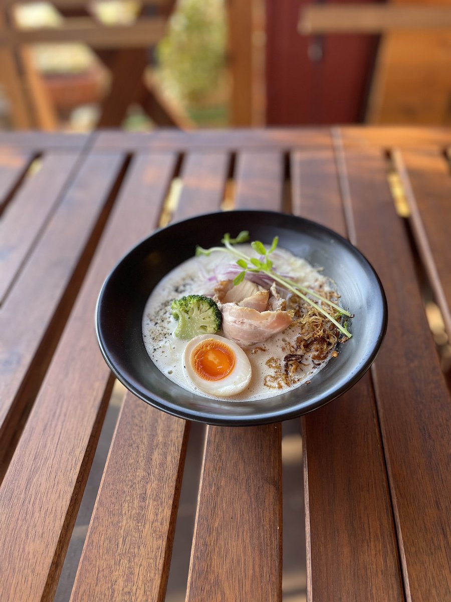 おはようございます。 本日はあいにくの雨模様ではありますが、美味しいスープが仕上がっております。 トマトラーメンを始め、濃鶏ラーメン トリュフつけSOBＡ等、お好みに合わせて是非お召し上がりくださいませ。🇫🇷🍜🎯 ＃ラーメン ＃つけ麺 #龍ケ崎