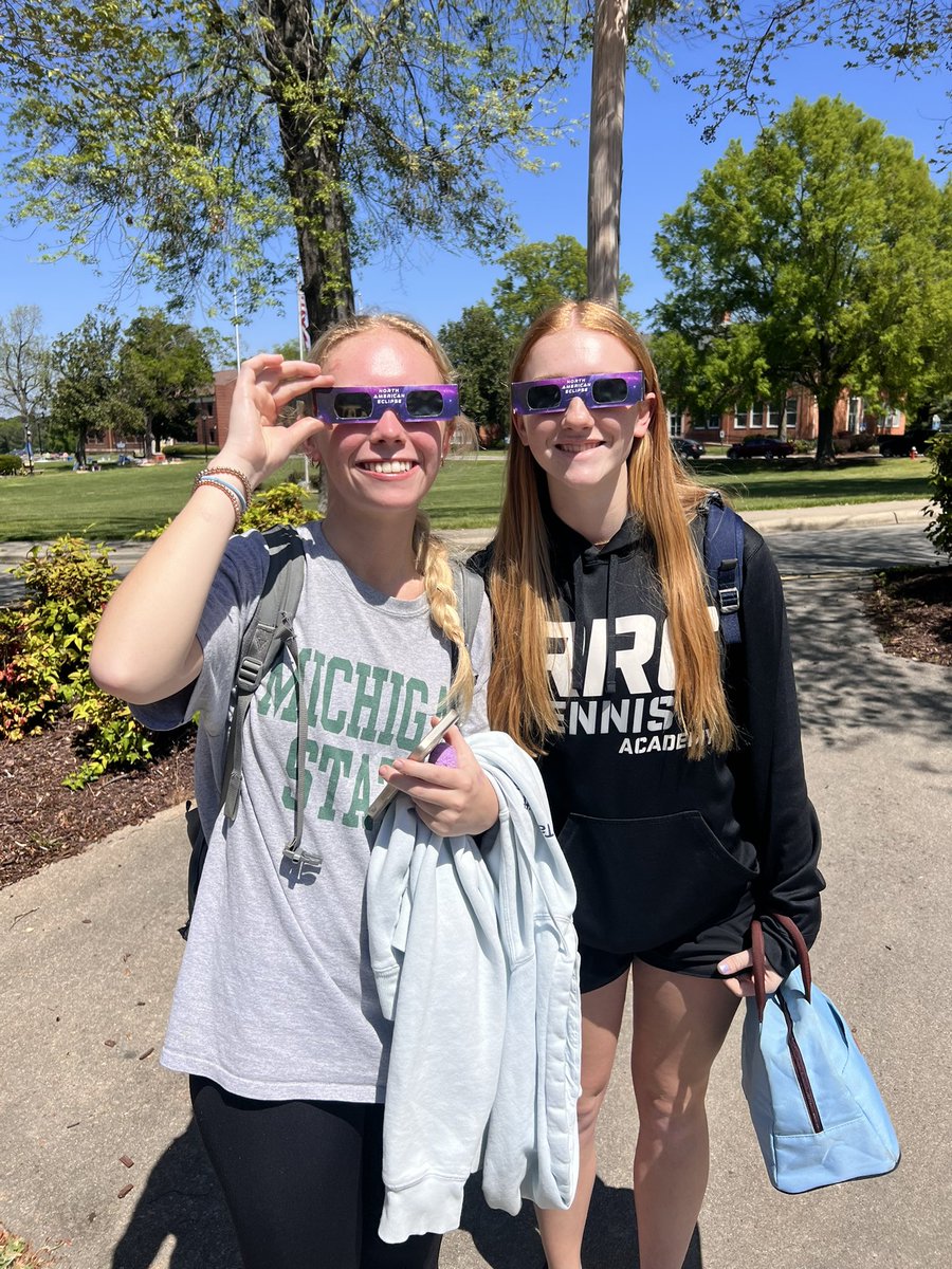 MariahAWalker's tweet photo. Why donโt people trust the eclipse? Because itโs always so shady!! ๐#eclipse24 #SoSolar2024 #WYWLAGirlsโ๏ธ๐๐ https://t.co/QYssA4QNNz