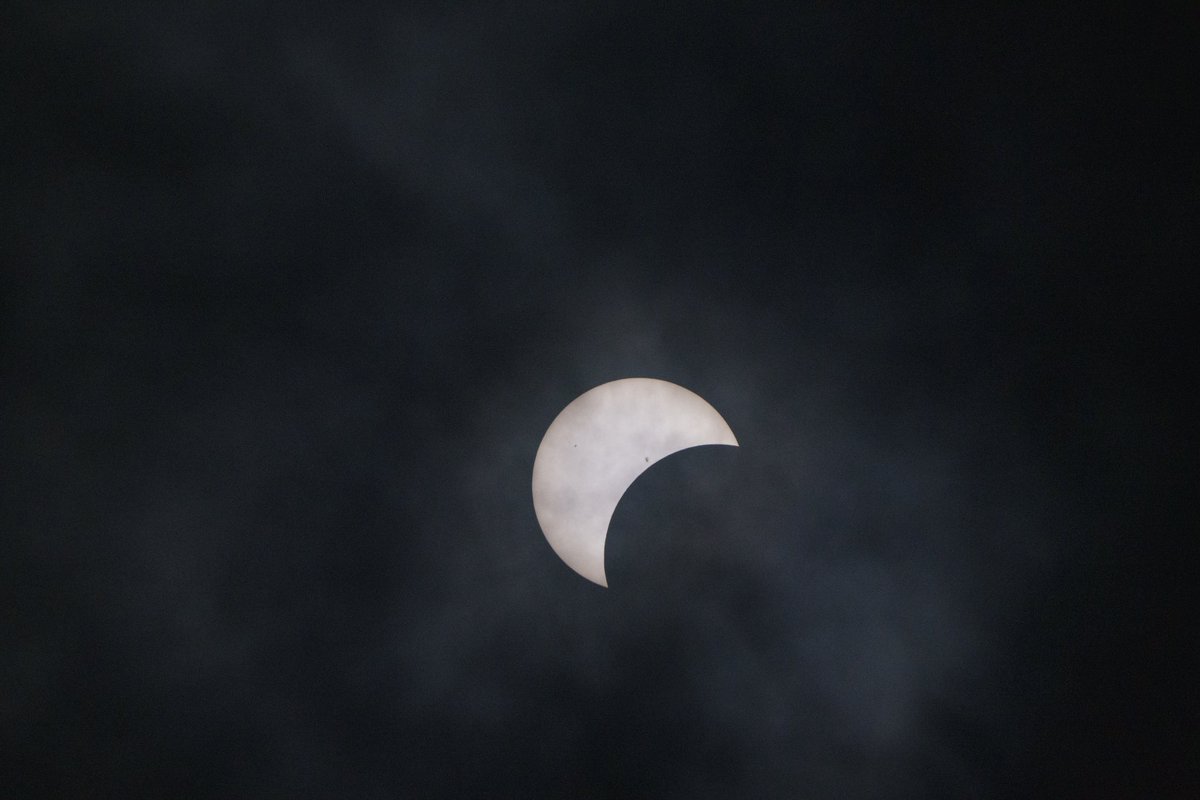 Glimpses of today’s #SolarEclipse captured between the clouds! 🌘🔭