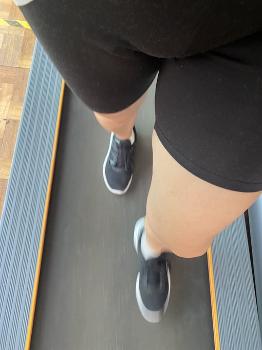 Que delicia regresar al gym pero m&aacute;s el color de mis piernas 😍 https://t.co/wymt59819q<a href="/tag/stripchat"class="tags"><span>#stripchat</span></a><a href="/tag/stripchatlive"class="tags"><span>#stripchatlive</span></a>
