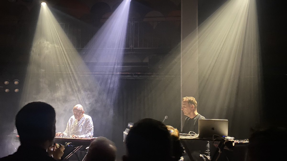 Wow!! 🎶 What a night in London Town @MrRichardNorris @RichardFearless @roedeliusmusic & Kasar. Brilliant music tonight from Richard Norris, Richard Fearless and Hans Joachim Roedelius 🤩 Talking with Roedelius after the gig will be a highlight for years to come. 🙏🏻🎶💕