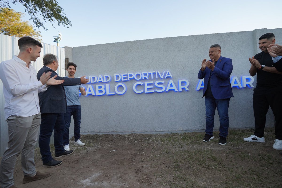 Merecido reconocimiento para Pablo Aimar en su club de nacimiento, bautizaron la Ciudad Deportiva como “Pablo Cesar Aimar” Muchas gracias @AlicioDagatti @EstudiantesRio4 y a toda la gente que estuvo esta tarde en Río Cuarto en este homenaje 👏🏻👏🏻👏🏻