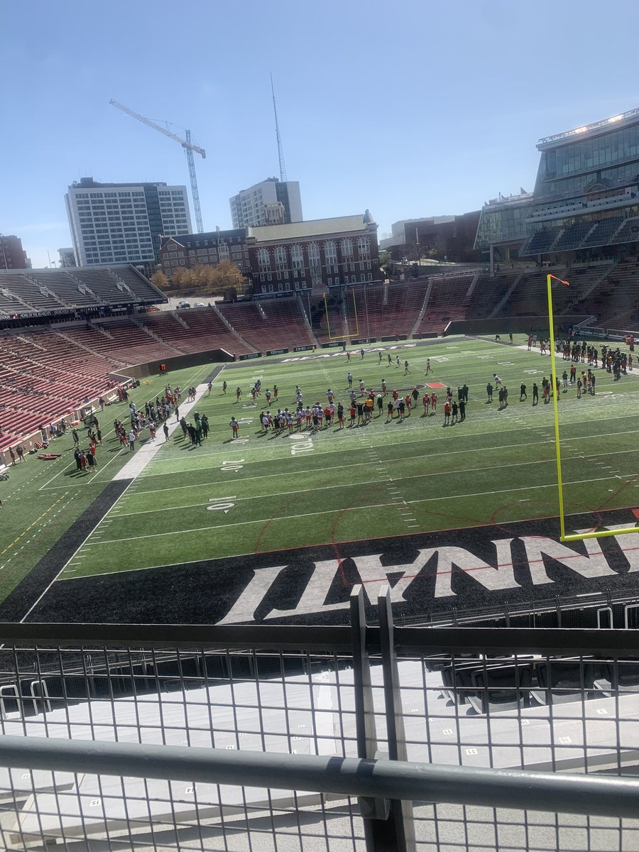 I want to thank all the coaches and staff at Cincinnati, really never gets old!❤️🖤 @Coach_Cass @coach_stepp @CoachSattUC @ZachGrantUC @CoachStingley @Coachbg_qb @BearcatJournal @UC_Recruiting @RHS_FB