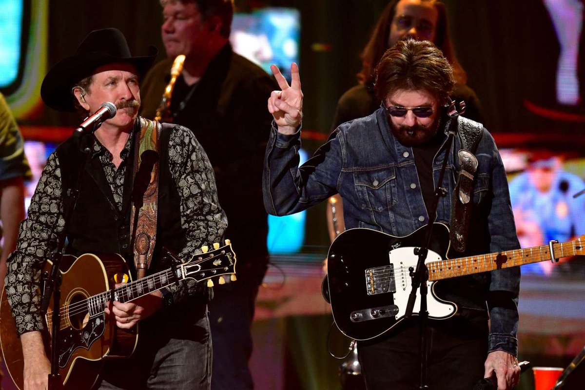 What a tribute to one of the nicest artists with whom we worked, Toby Keith, by Brooks & Dunn at the CMT Awards. #musichistory #musicicons #omegaliveproductions @omegalive_com @OmegaProds @SPARS_Sessions 
bit.ly/4aNl3Oc