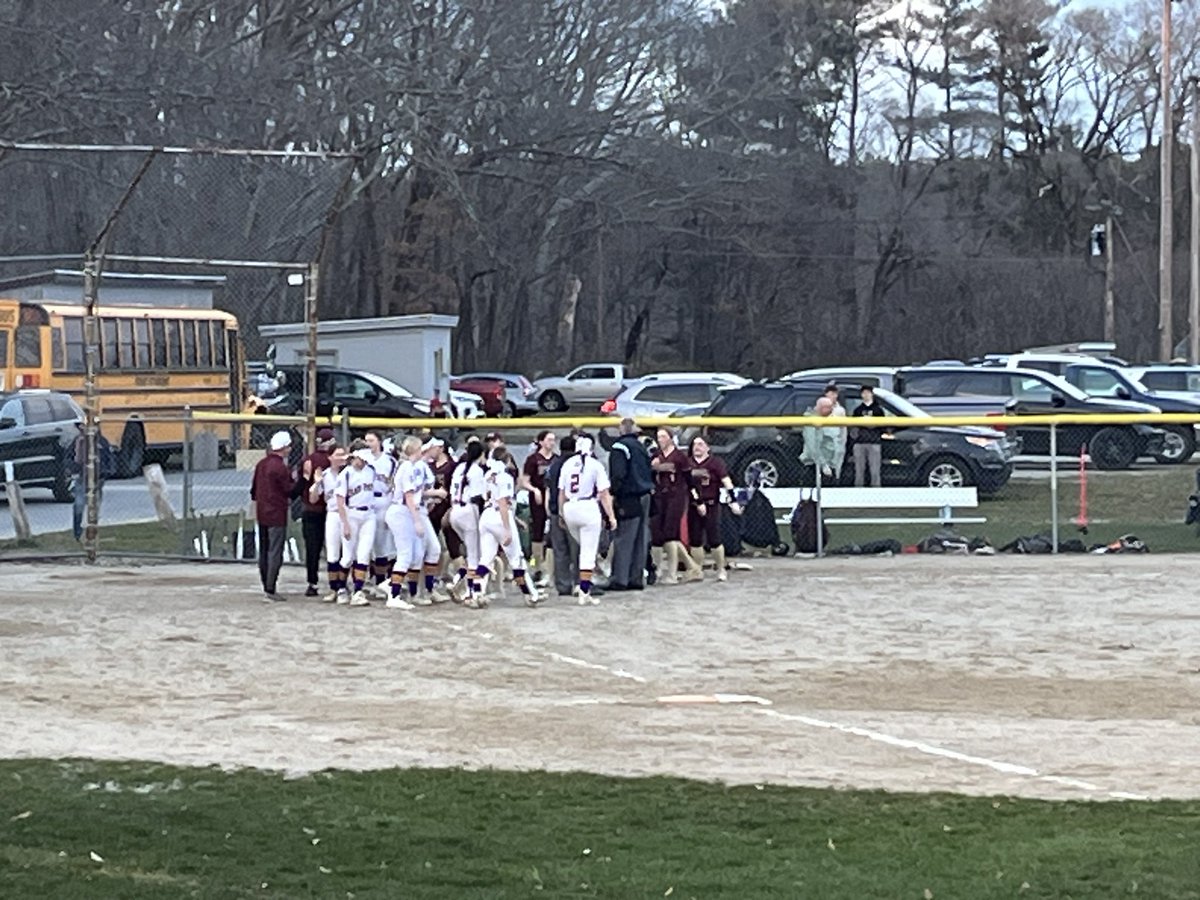 Great win today for our ladies over a strong Shepherd Hill team 6-3. 3-0 on the season getting better each game. Well done, ladies. 🥎🥎🥎 @BayPathAthletic @BayPathSuper @tgsports