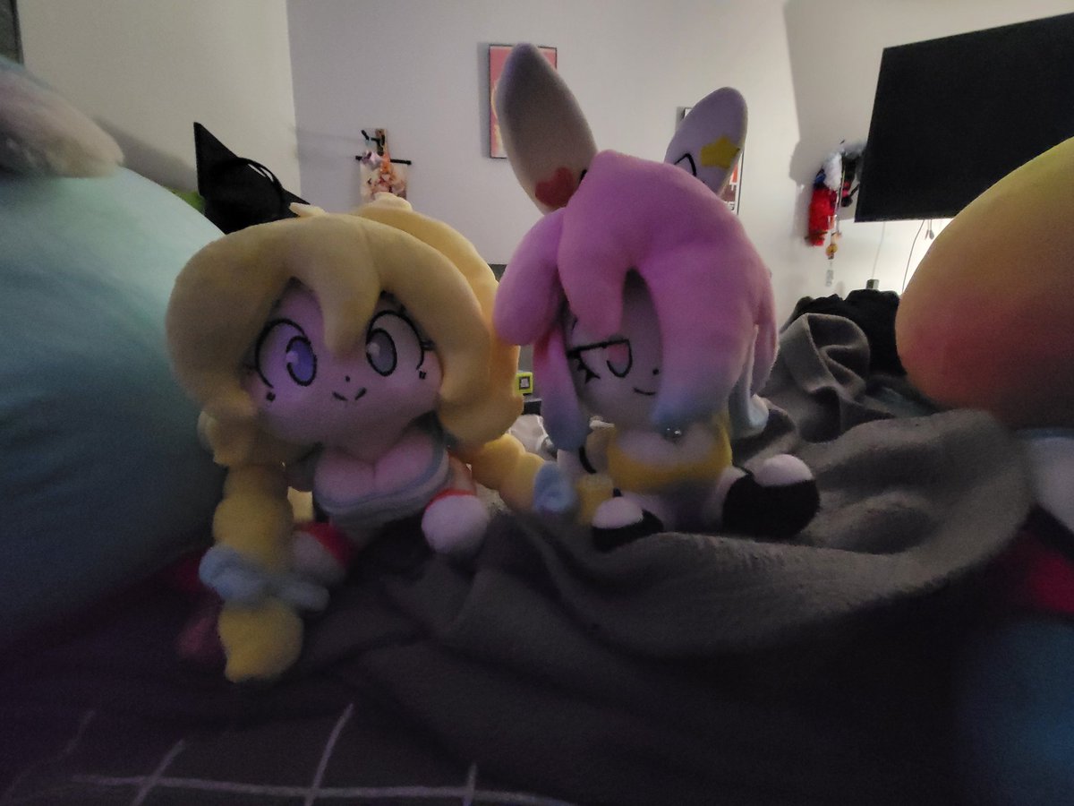 The squad is together~ Big thanks to @theycallhimcake for kickstarting these plushies omg 💜