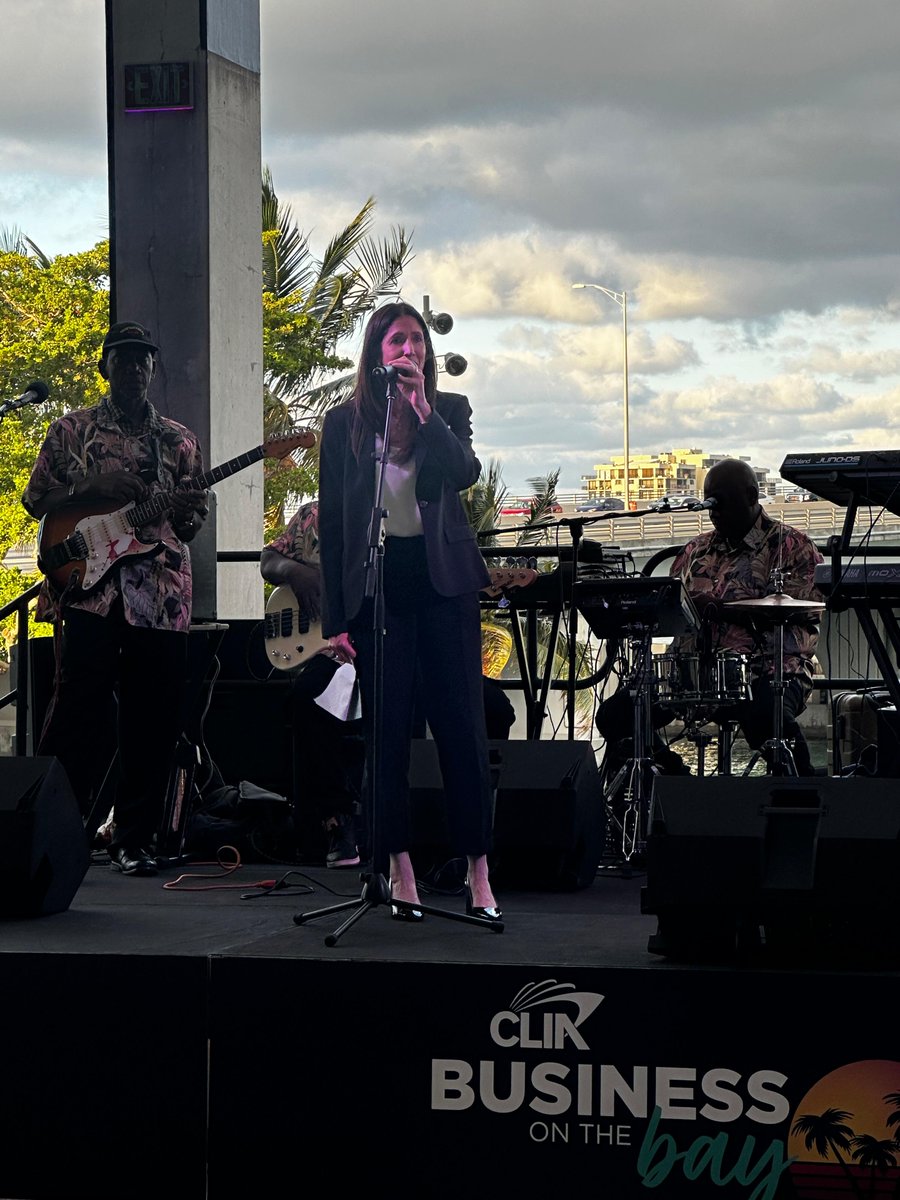 On day one of @SeatradeCruise Global Conference, #PortMiami CEO Hydi Webb addresses attendees of @CLIAGlobal Business on the Bay reception @PAMM.