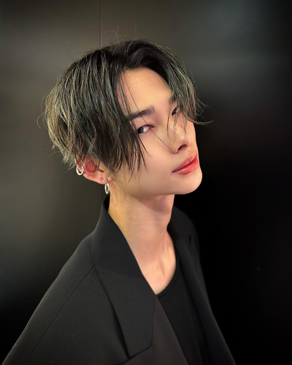 Looking stunning in black suits alongside Jake hyung. I delight in displaying my charm, intending to deepen your admiration for my presence Like I said Ja-Ki is ready to capture the attention of ENGENE.