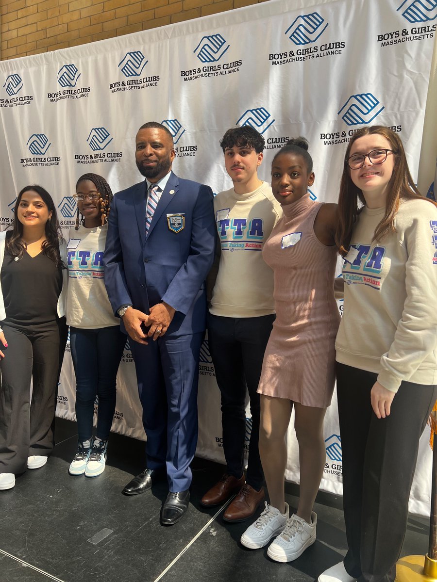 The Club, including 2023 Youth of the Year, Rani spent the day at the State House for Advocacy Day with @MassAllianceBGC. Thank you to the offices of Rep @richhaggerty, Rep @mciccolo, and Sen @CindyFriedmanMA for their continued support of Clubs across the Commonwealth!