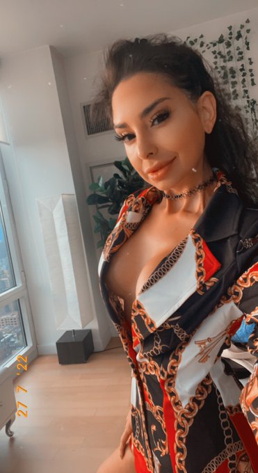 I'm still waiting for you! 😏 https://t.co/Jt1GYQLXIQ https://t.co/M8IYGoiGpR