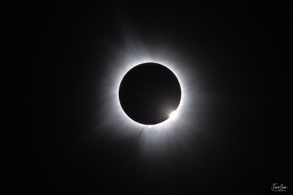 bdang21's tweet photo. Solar Eclipse 2024: Totality

A few pictures my uncle took today! 🌑 #EclipseSolar2024 https://t.co/fiDTThlexX