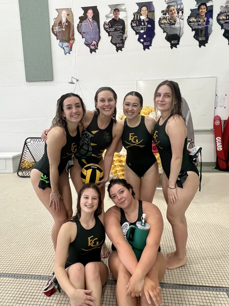 A confusion in the game schedule turned into a fun scrimmage with the coaches! 😄 White team came out on top! 💪🏼