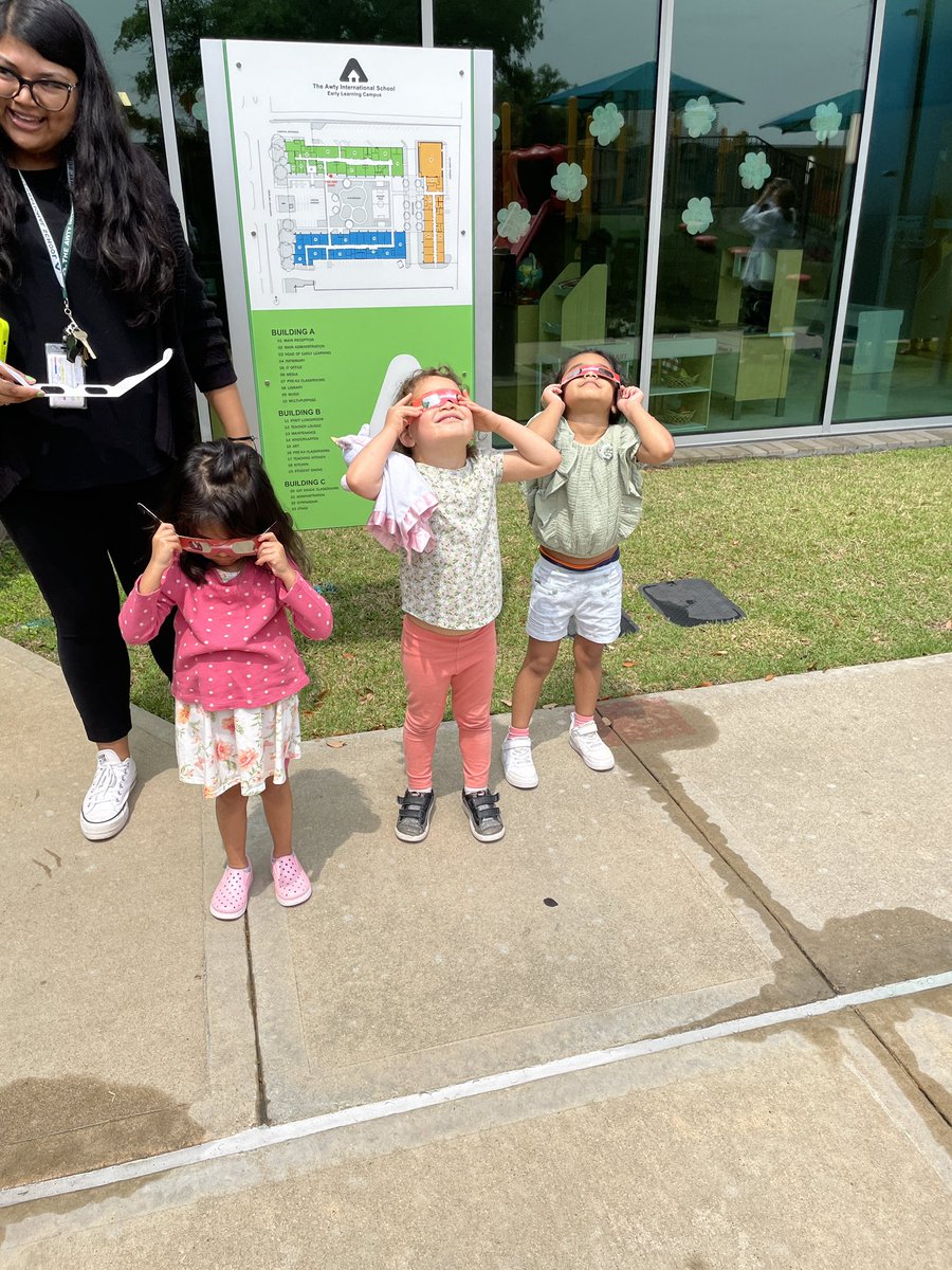 Students really enjoyed viewing the eclipse and learned about it doing some
Craft! <a href="/awtyintlschool/">Awty Intl. School</a> #awtylearns