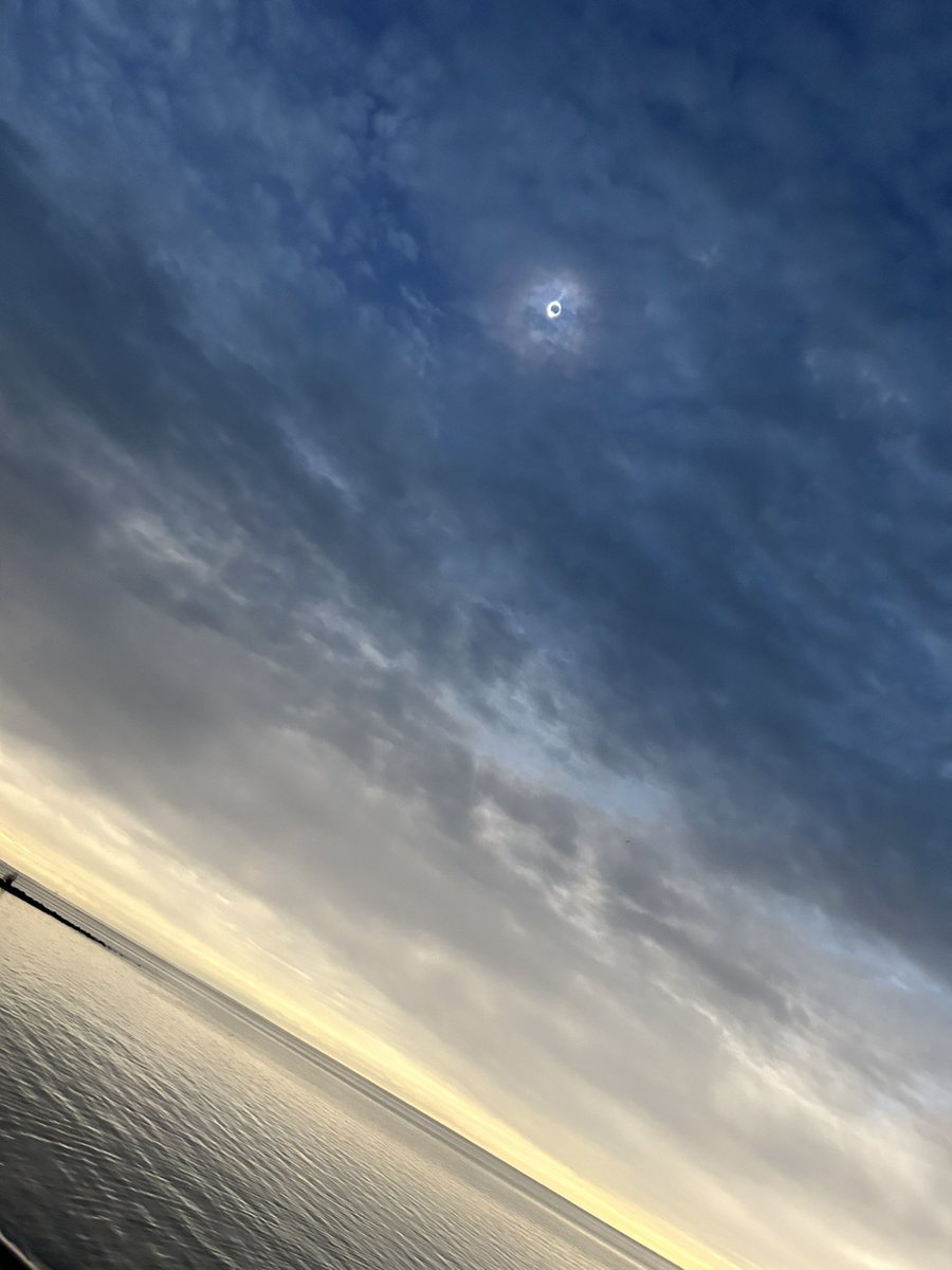 CortRuddy's tweet photo. Check that off the list. BTW, totality is amazing. https://t.co/oBefmMLCSR