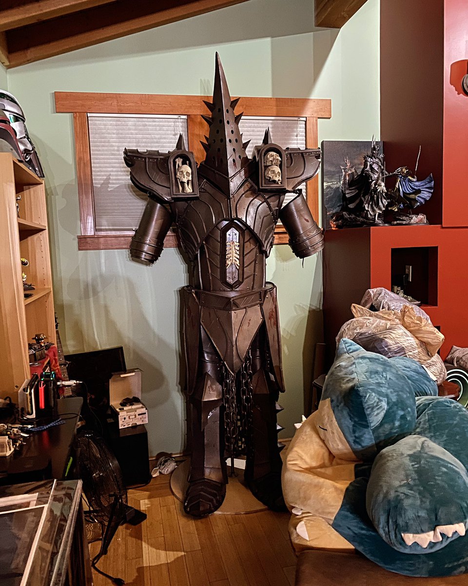 Zalkegeroth's tweet photo. @ericspitlerart  I made Vigo’s knight penitent armor a stand now we can finally see him as a display! https://t.co/xqPxGdCFZG
