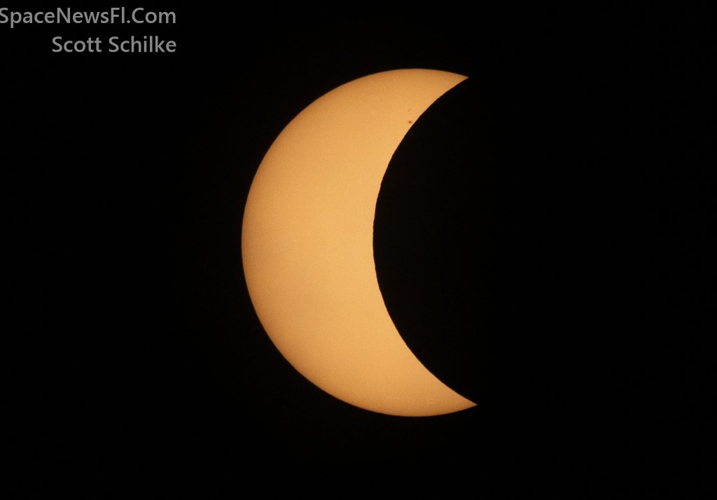 A 50% #SolarEclipse2024 from #NASA #KennedySpaceCenter #Florida at the peak. #Solar #Eclipse2024 #Eclipse #GreatAmericanEclipse #NASA #Sun for spacenewsfl.com