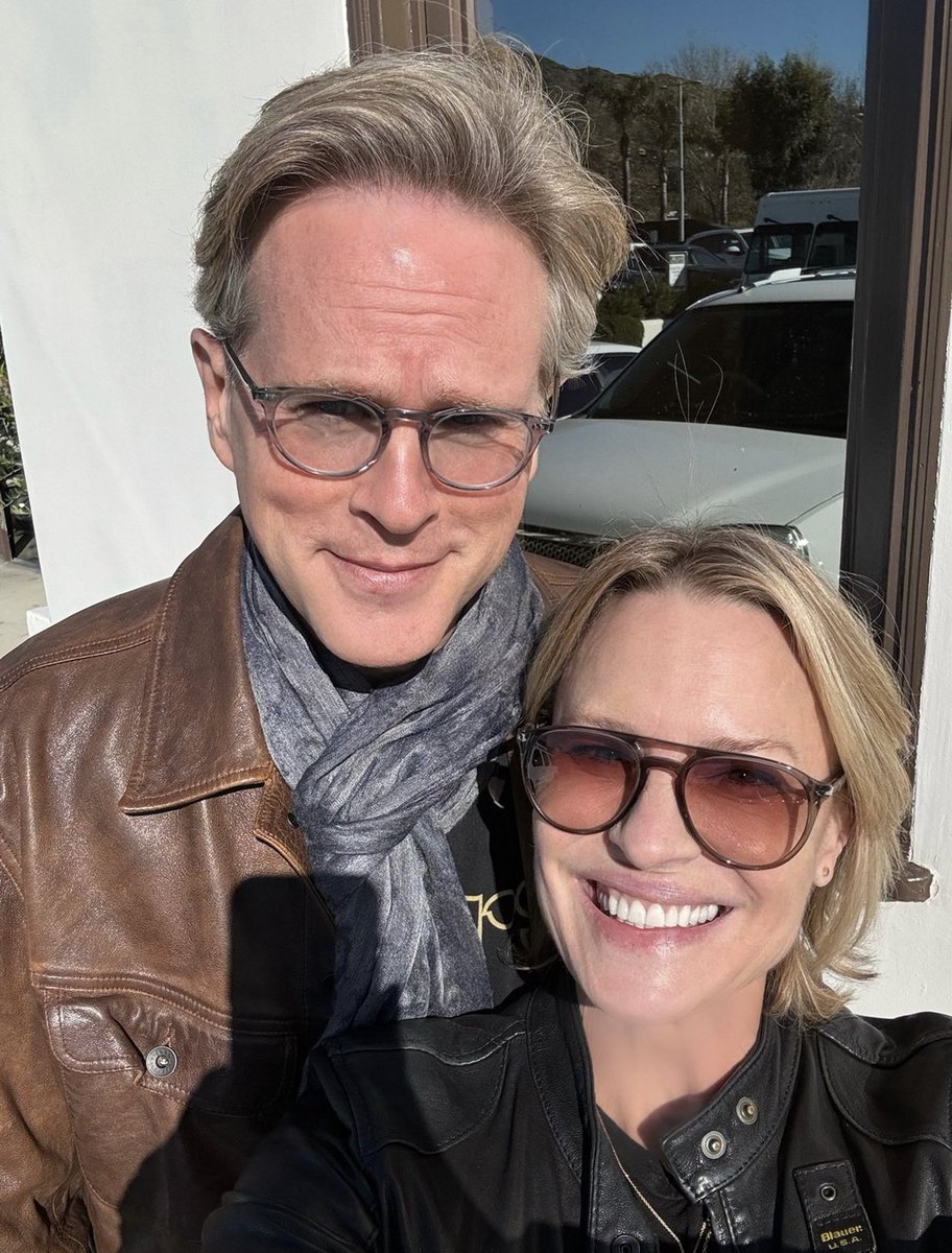 Please join me in wishing this truly wonderful person @RealRobinWright a very Happy Birthday! We love you, Robin. Hope you are having a beautiful day! 🎂🎈🎉🎁⚔️❤️