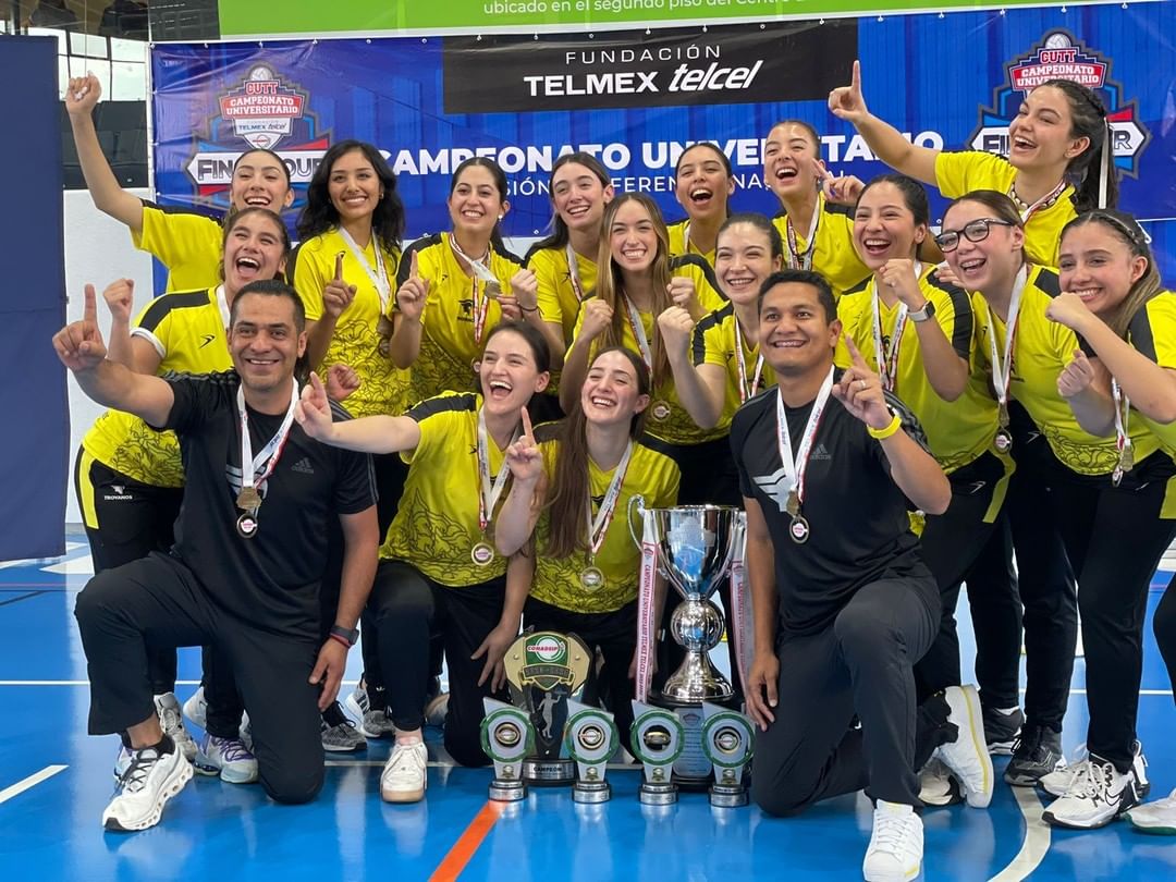 🏐🥇 Nuestro equipo de Voleibol Femenil Mayor alcanzó la cima como campeón nacional del Campeonato Universitario Telmex Telcel en el CONADEIP 2023-2024, participando en el Final Four. ¡Felicidades, Troyanas! 💛🏆 #InspirandoTuMejorVersión