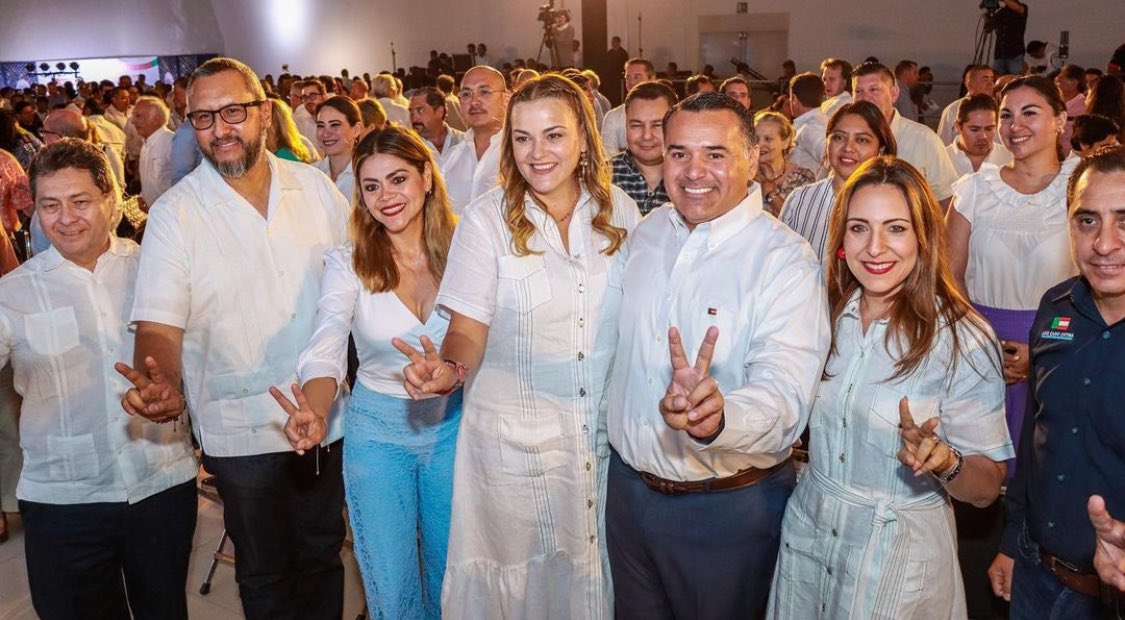 Acompañé al próximo Gobernador de #Yucatán @RenanBarrera a la presentación del programa de Gobierno 2024-2030, que orgullo saber que los Derechos Humanos de los Grupos Vulnerados y de las Mujeres ocupan prioridad en su voluntad política y de servicio público. Con todo Renán 💙