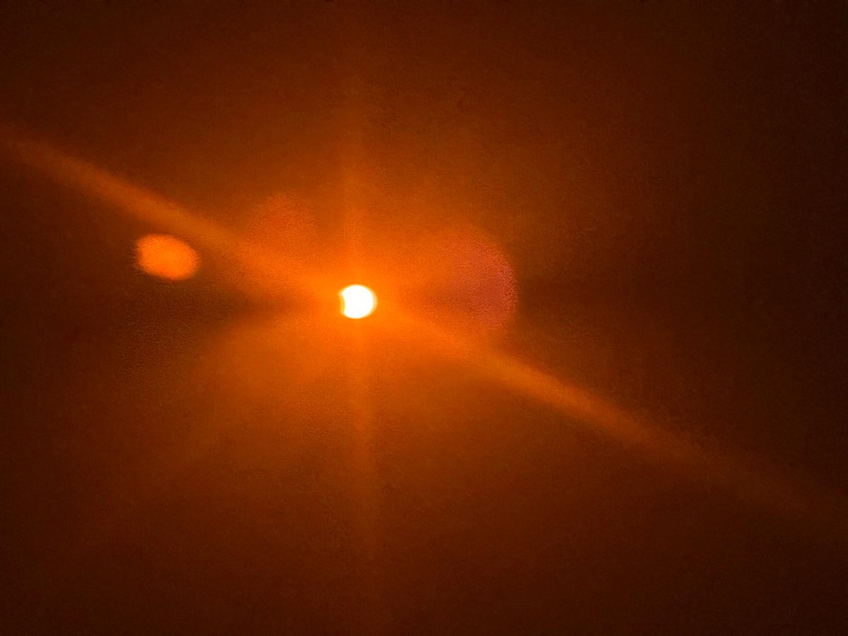 STRENGTHFLUID's tweet image. Some people don't get to see a total solar eclipse once in their lives, and luckily for me, it was the second time I saw it☺️