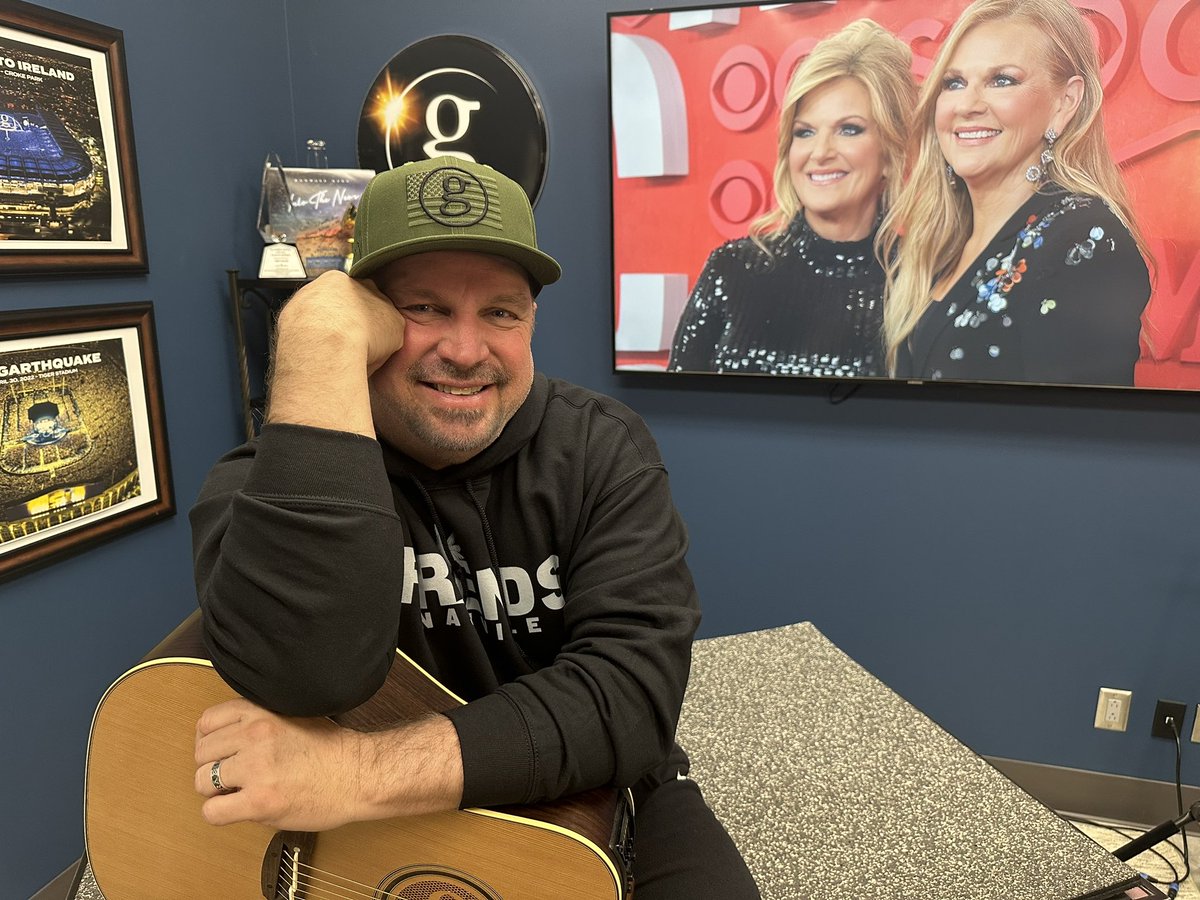 We’re going to Put it in a Song tonight on Inside #StudioG!!! love, g * Watch on GarthBrooks.com *