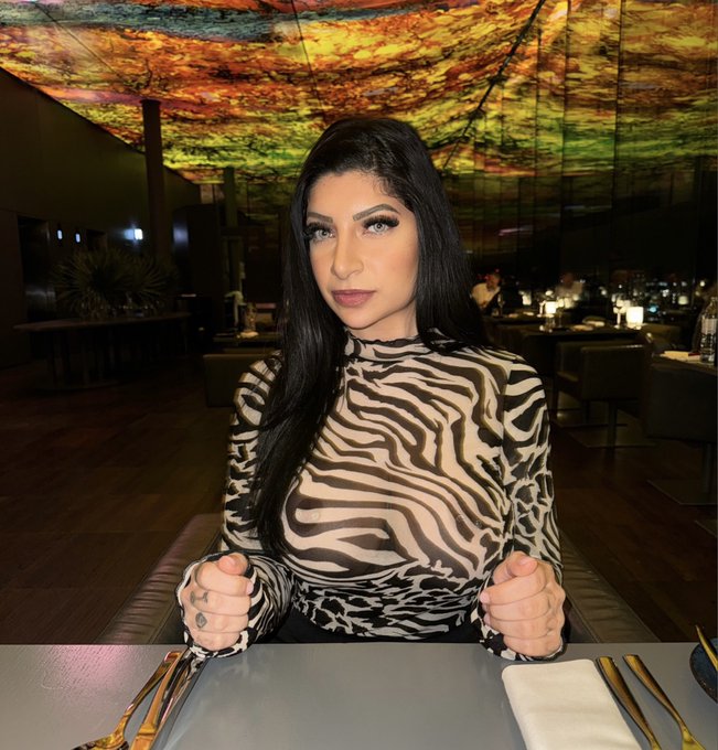 Would you invite me for dinner? 🍽️ https://t.co/1qKQumnrzV