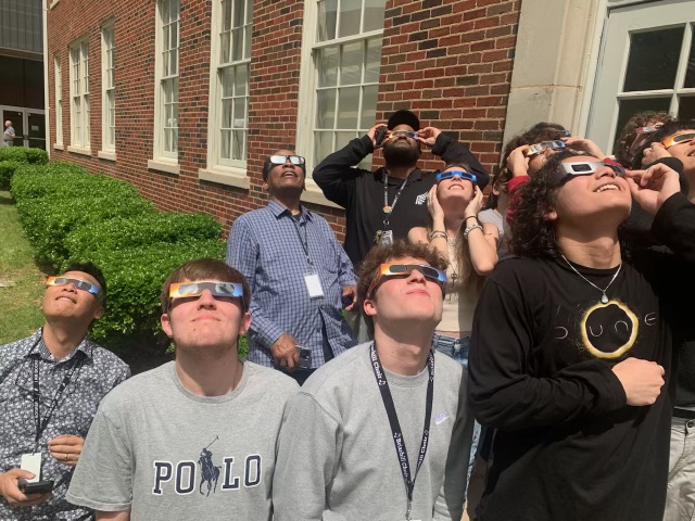 Herbie had a great time catching the eclipse with some students at the Booker T. Washington High School for the Performing and Visual Arts today. Dallas! Get ready to get interstellar tonight at Herbie's show at the AT&T Performing Arts Center 🪐 @BTWHSPVA