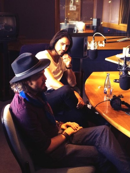 #MusketeersEurope #TomBurke and #LukePasqualino #TheMusketeers #Radio interview 😍⚜️📻 2015 #TomForTuesday