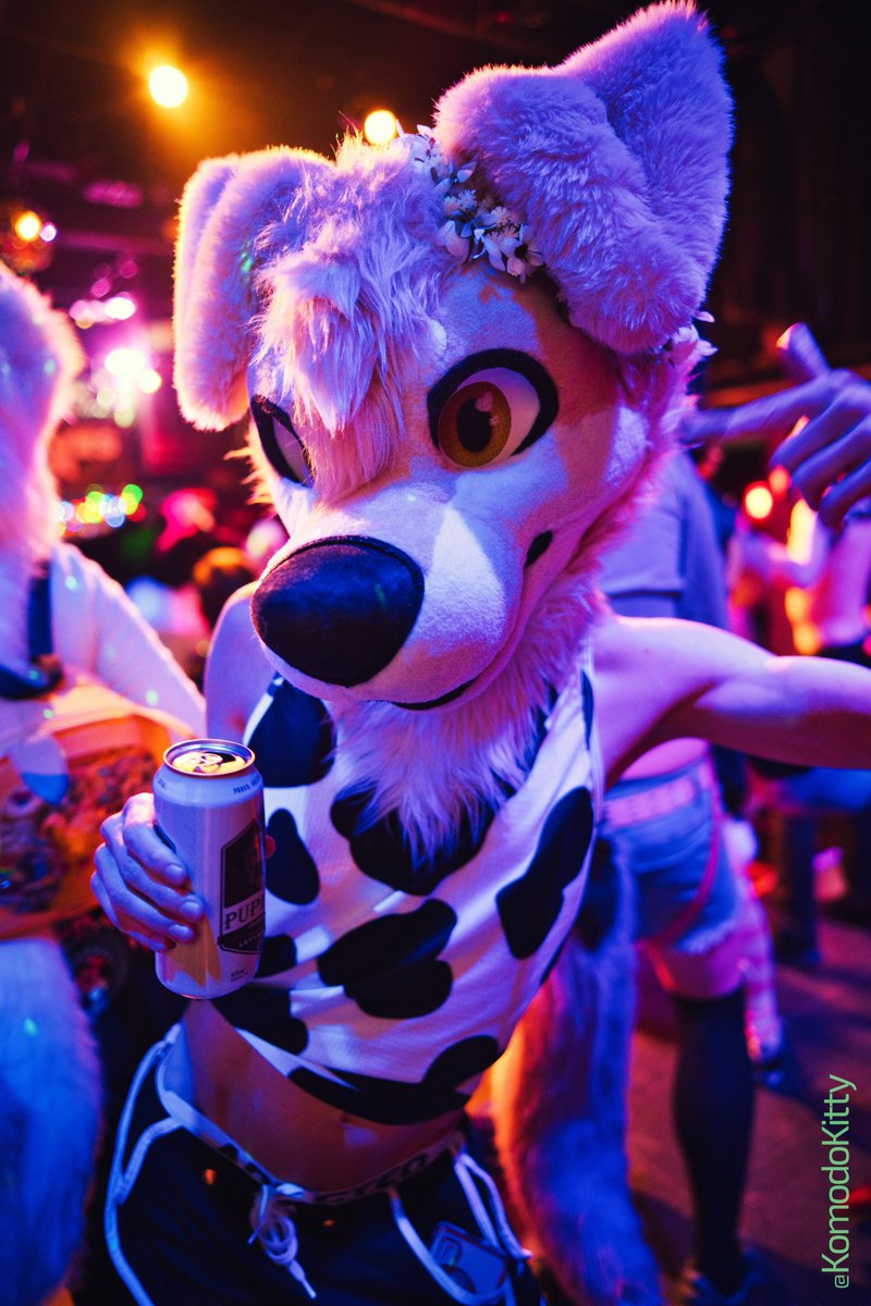 🌸🍻🌸Spring has sprung, bitch 🌸🍻🌸 📷 @KomodoKitty 📍@FierceFurriesTO