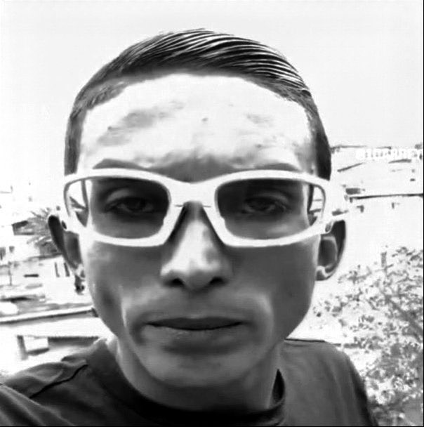 Hoje eu pensei em não ir no treino de sexta porque tá um vento frio e tô de cabeça cheia.

Mas eu lembrei que o corre é dobrado pra quem no busao paga meia.

Triplicado pra quem bandeja e não faz ceia. 

Quadruplicado pra quem ainda erra bandeja.