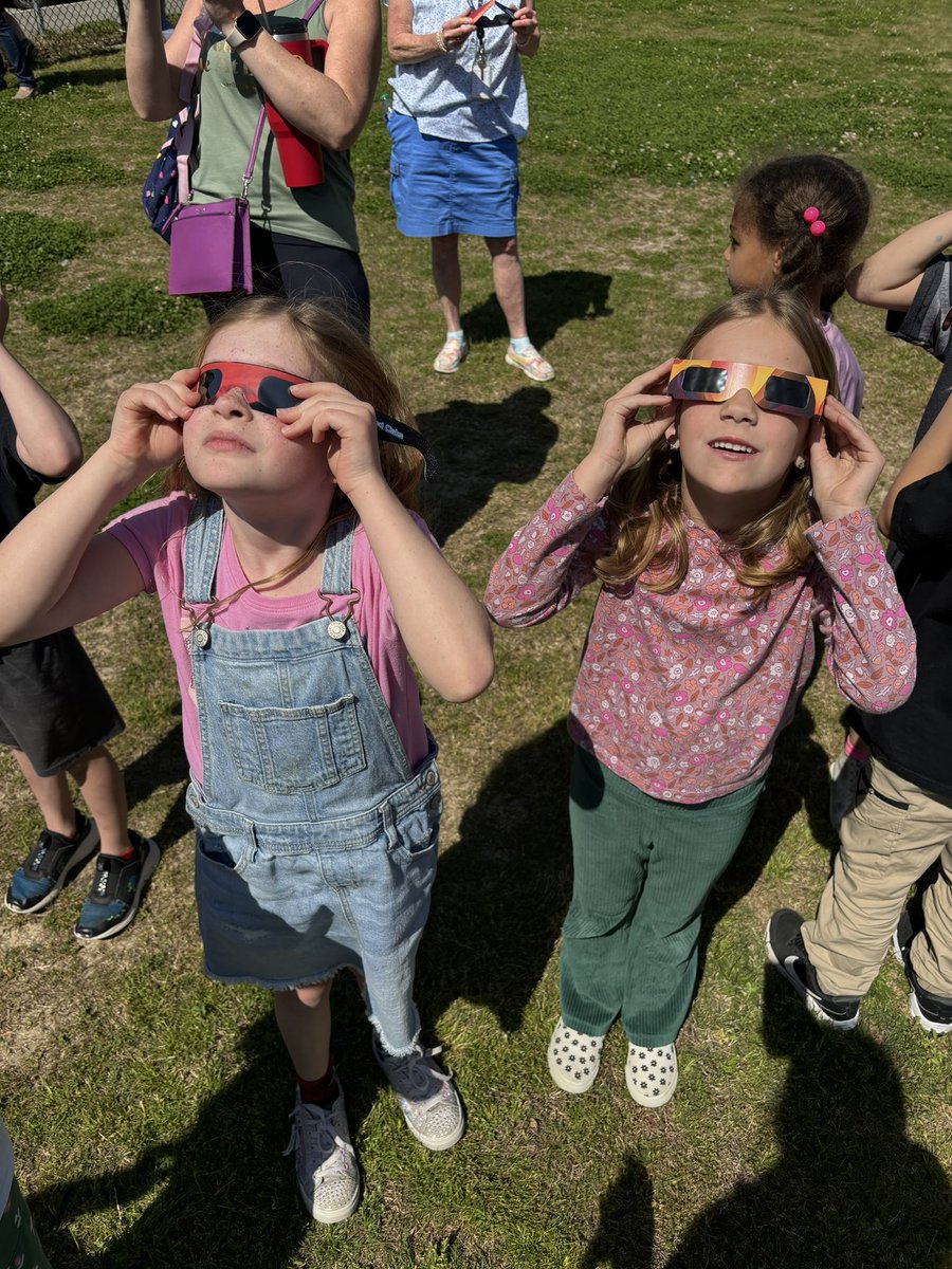 Miss Rogers' Second Grade Class tweet media