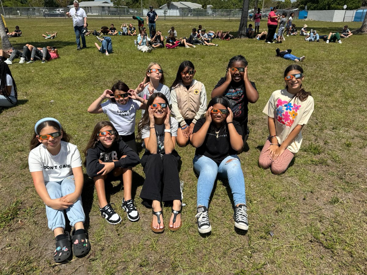 LehighElem's tweet photo. Today 4th &amp; 5th grade students had the opportunity to experience a Solar Eclipse! #solareclipse #makingmemories https://t.co/xVpMWJ9rSr