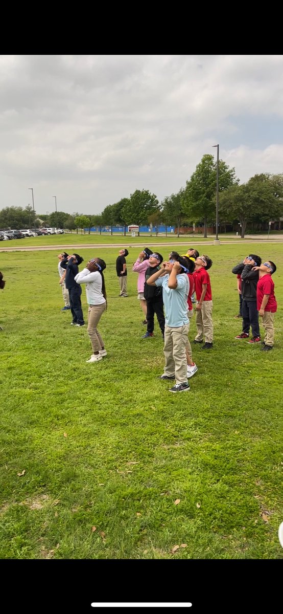 Ethridge_Bobcat's tweet photo. Our Bobcats were so excited for the eclipse! And turned up the excitement during totality! #GisdEclipse https://t.co/pzt3sLOSca